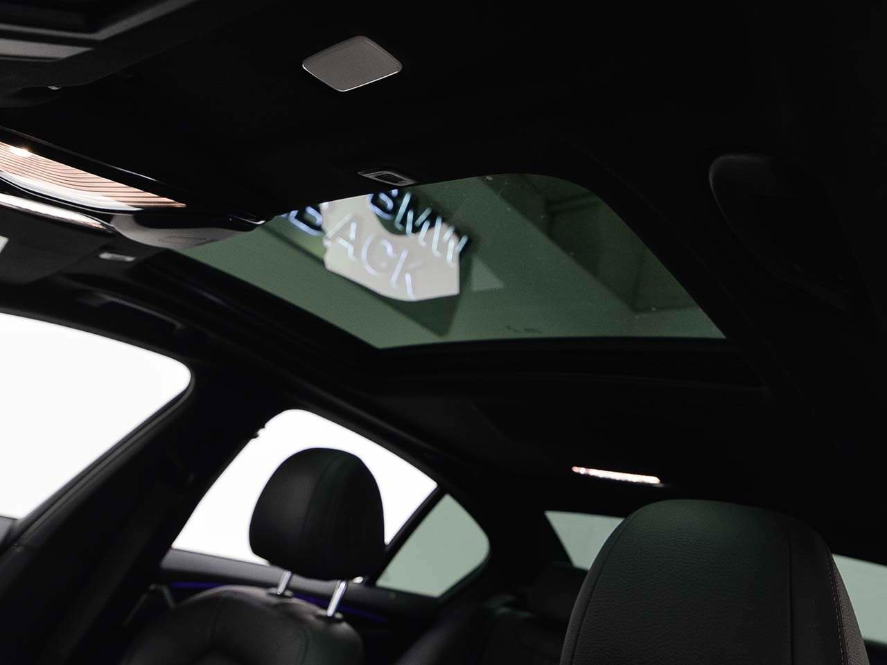 Used 2021 BMW 530e w/ M Sport Package RWD image 7
