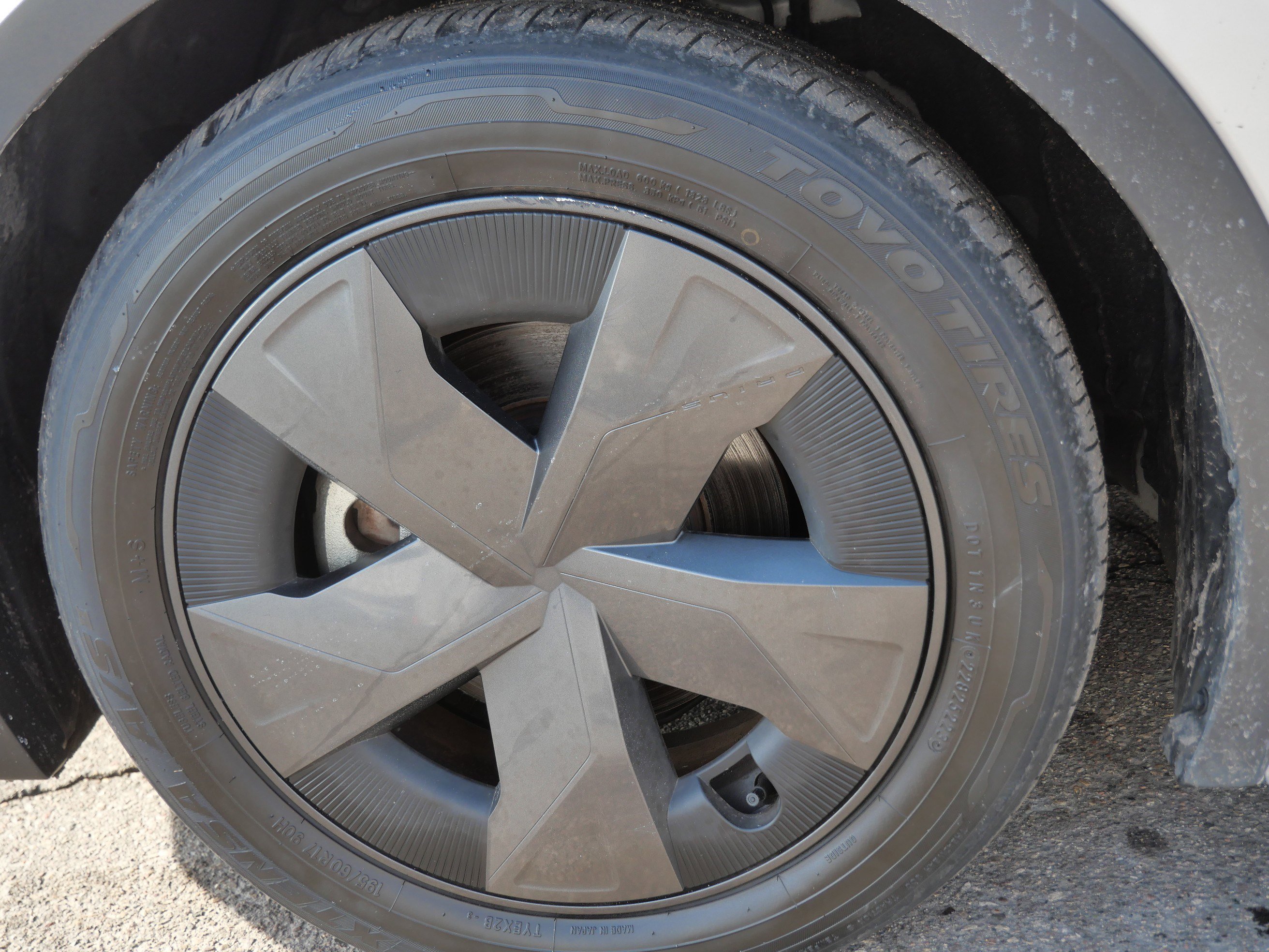 Used 2024 Toyota Prius LE FWD image 15