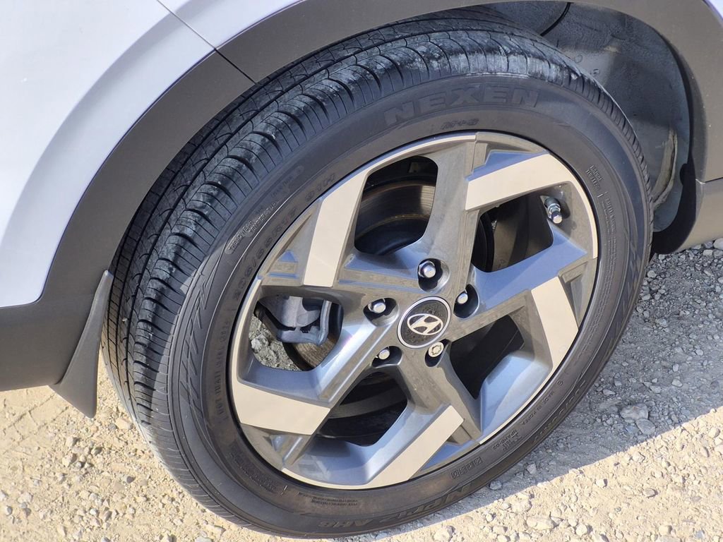 Used 2025 Hyundai Venue Limited image 8