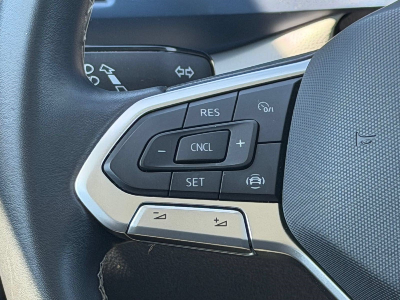 Certified 2022 Volkswagen Taos SE FWD image 15