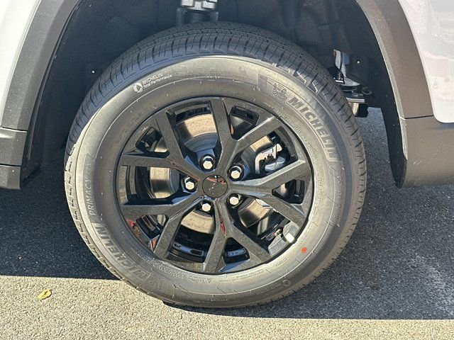 New 2025 Jeep Grand Cherokee L Altitude image 18