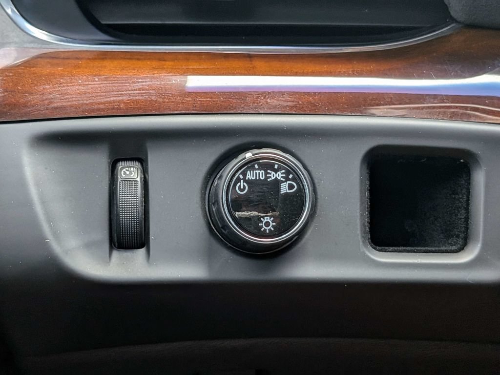 Used 2019 Cadillac Escalade Premium Luxury RWD image 27