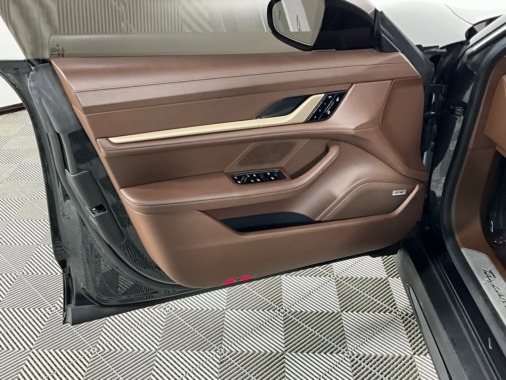 Used 2020 Porsche Taycan Turbo image 19