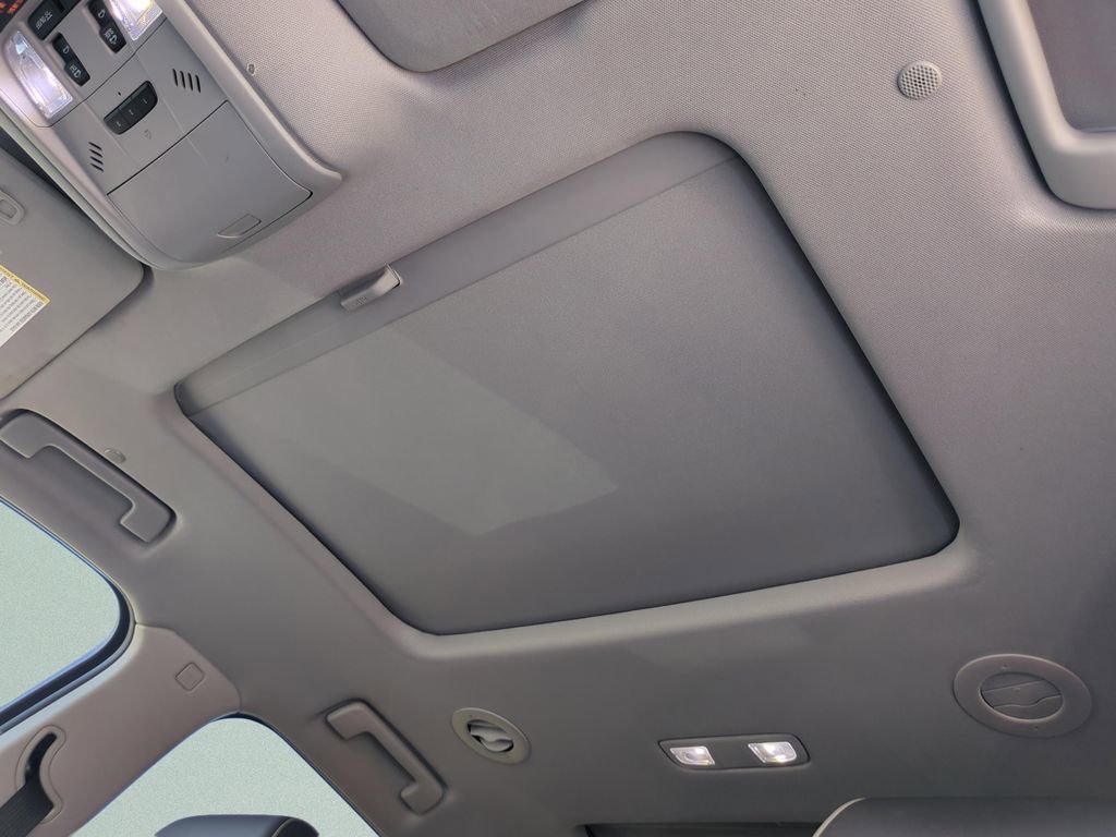 Used 2021 Buick Enclave Avenir w/ Avenir Technology Package image 19