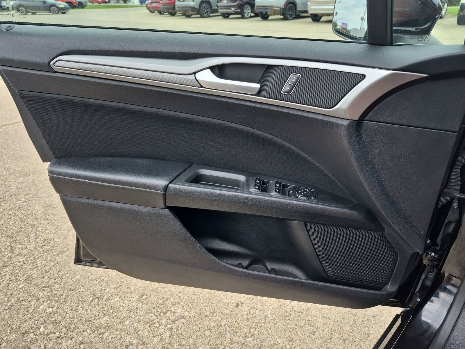 Used 2020 Ford Fusion SE FWD image 28