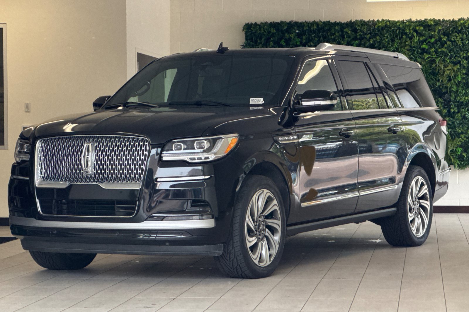 Certified 2023 Lincoln Navigator L Reserve w/ Equipment Group 201A AWD/4WD image 8