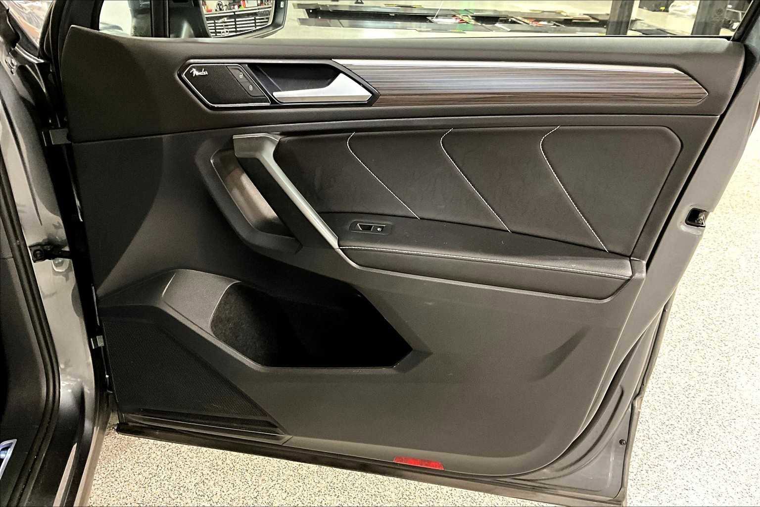 Used 2022 Volkswagen Tiguan SEL R-Line image 21