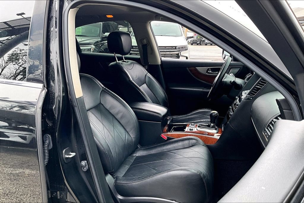 Used 2011 INFINITI FX35 AWD w/ Premium Pkg image 10