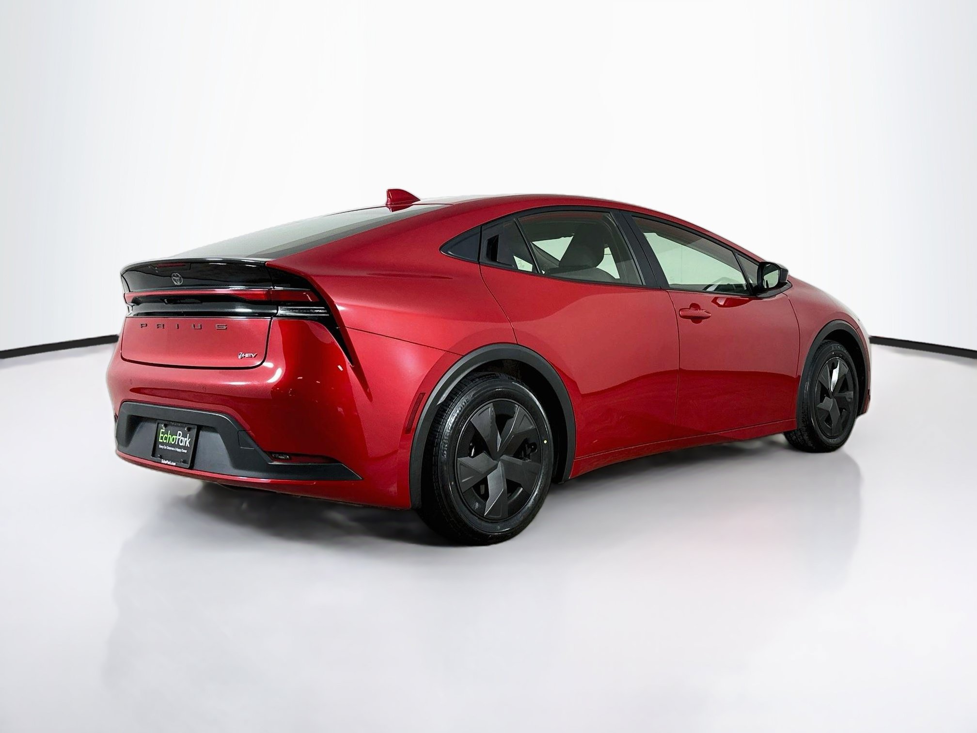 Used 2025 Toyota Prius LE FWD image 9
