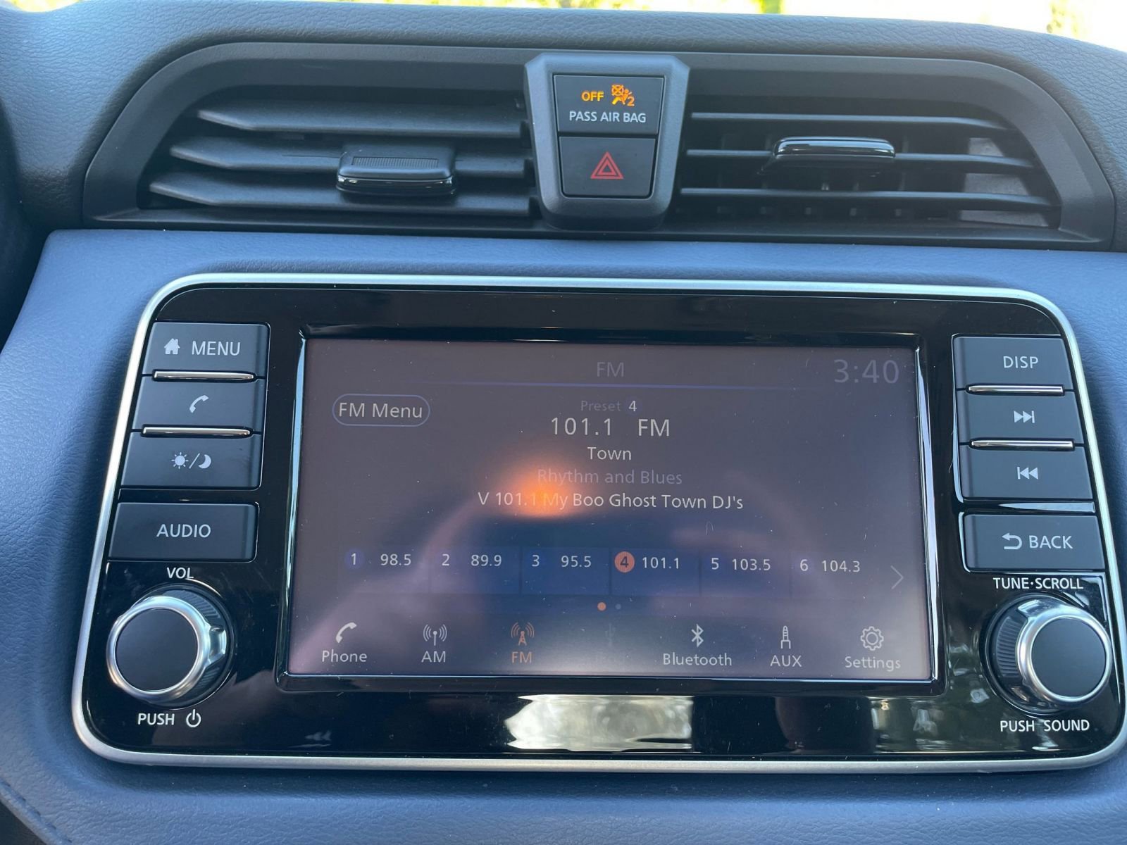 Used 2025 Nissan Versa SV image 20