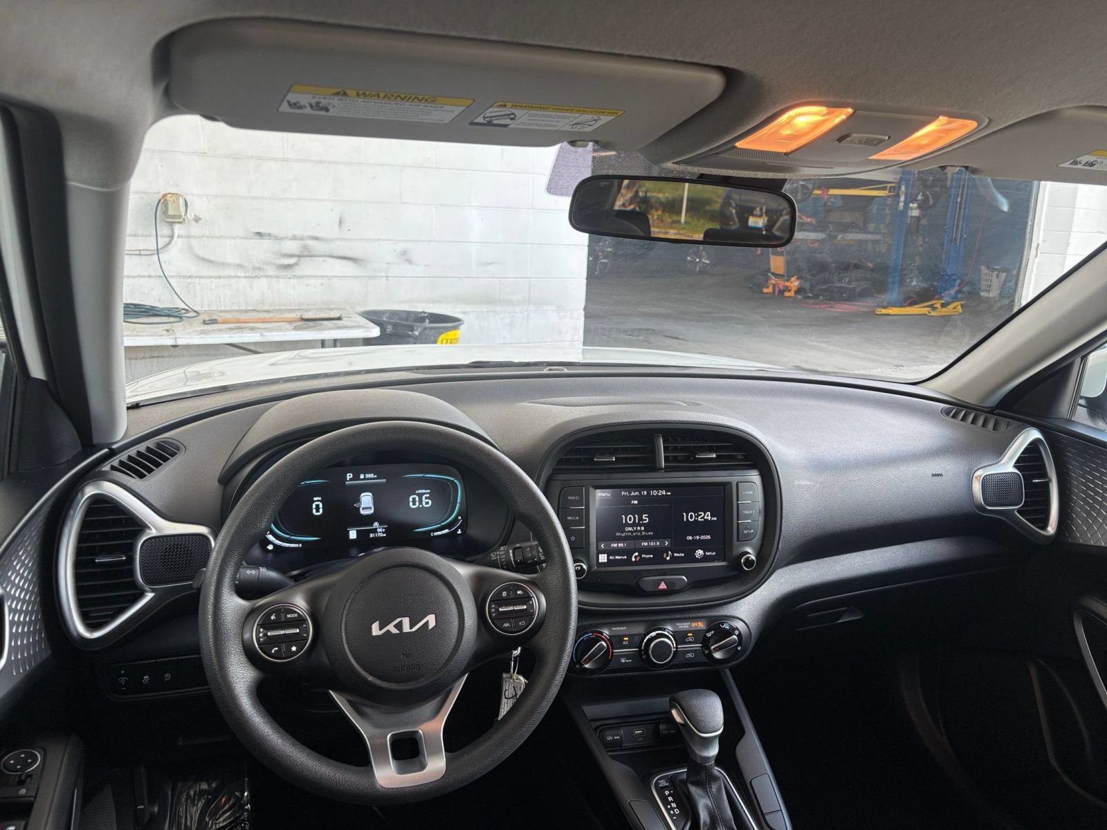 Used 2025 Kia Soul LX w/ LX Technology Package FWD image 33