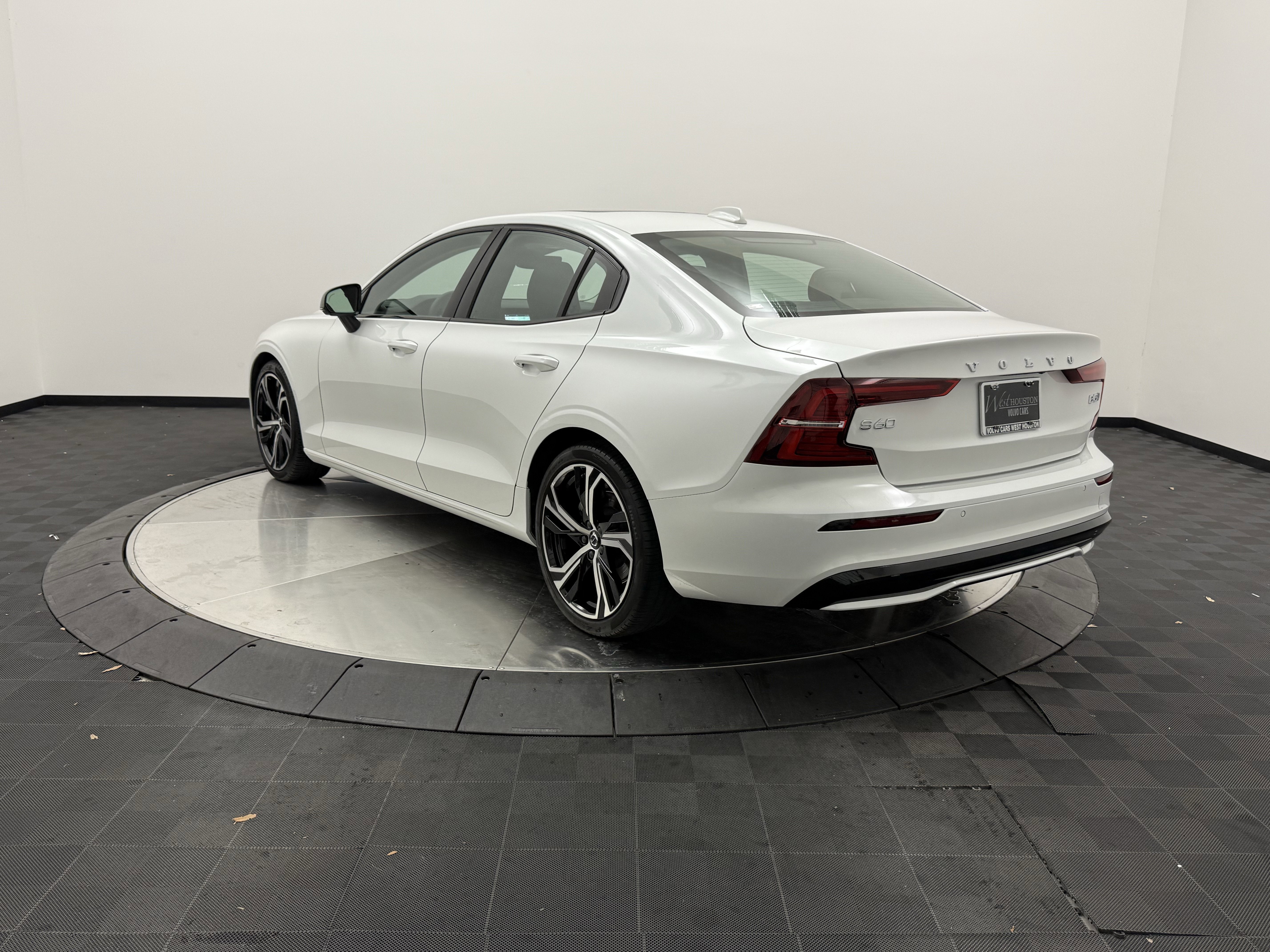 Used 2024 Volvo S60 B5 Core AWD/4WD image 5