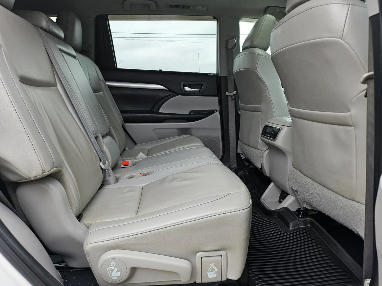 Used 2019 Toyota Highlander XLE image 13