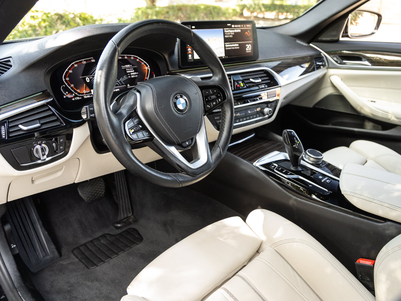 Used 2022 BMW 540i w/ Premium Package RWD image 4