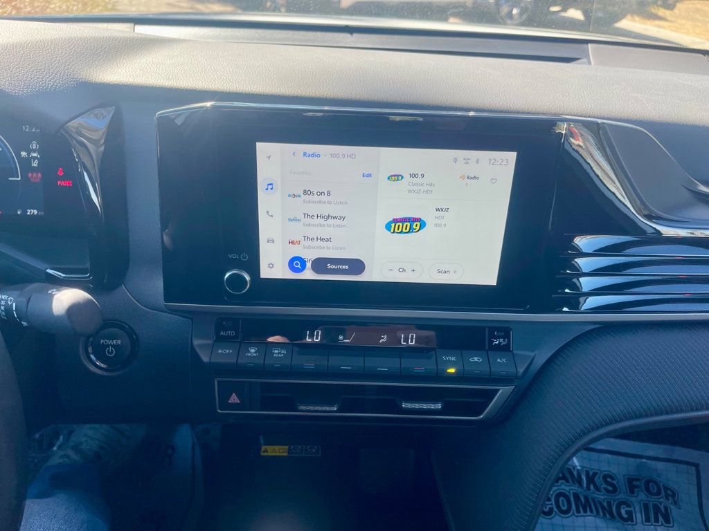 Used 2025 Toyota Camry SE image 15