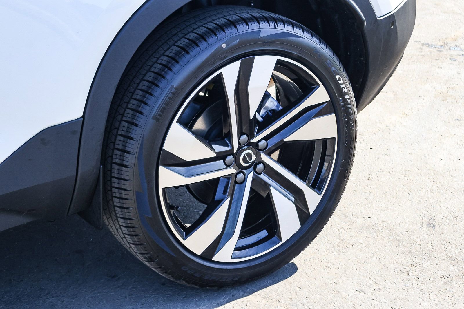 New 2026 Volvo XC40 B5 Ultra w/ Climate Package image 10