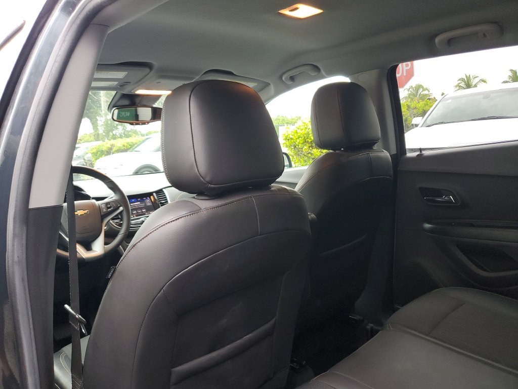 Used 2022 Chevrolet Trax LT w/ Sport Edition FWD image 12