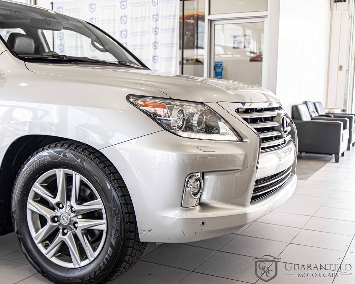 Used 2015 Lexus LX 570 4WD w/ Luxury Package image 3