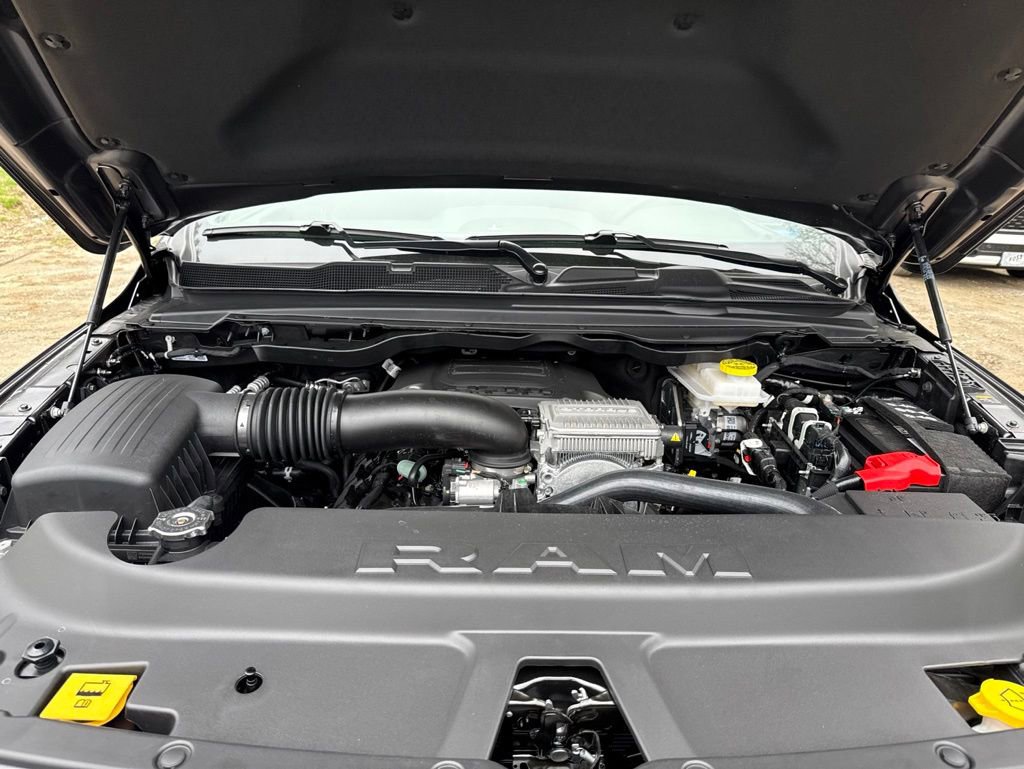New 2026 RAM 1500 4x4 Crew Cab image 32