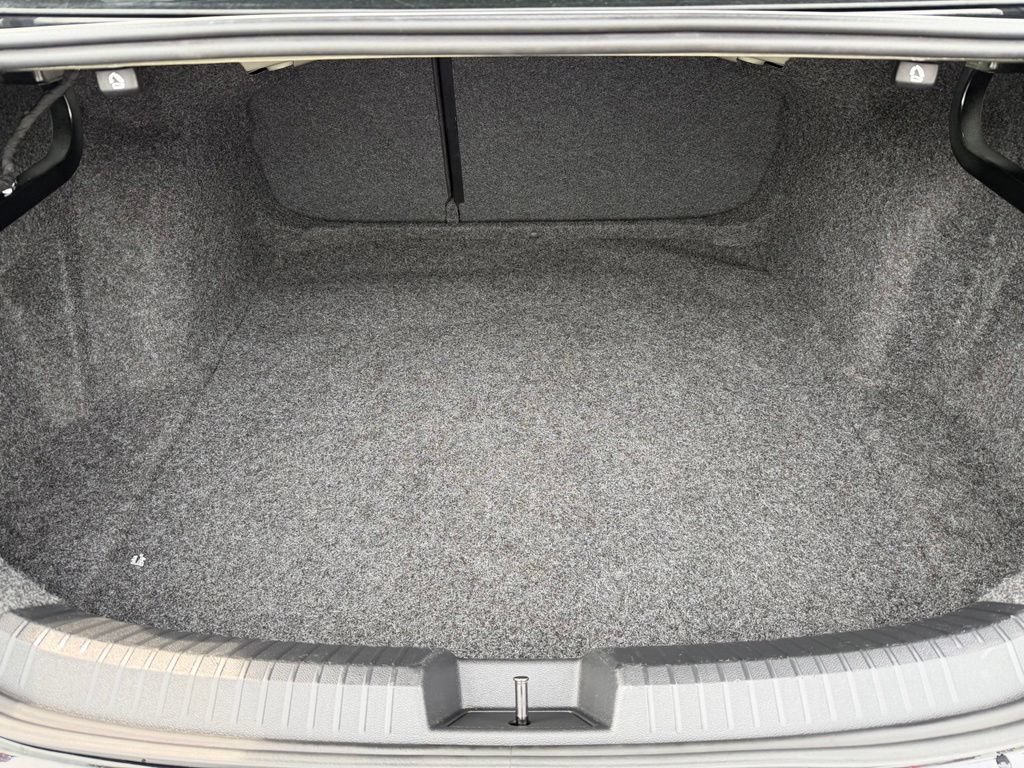 Used 2025 Volkswagen Jetta SE FWD image 22