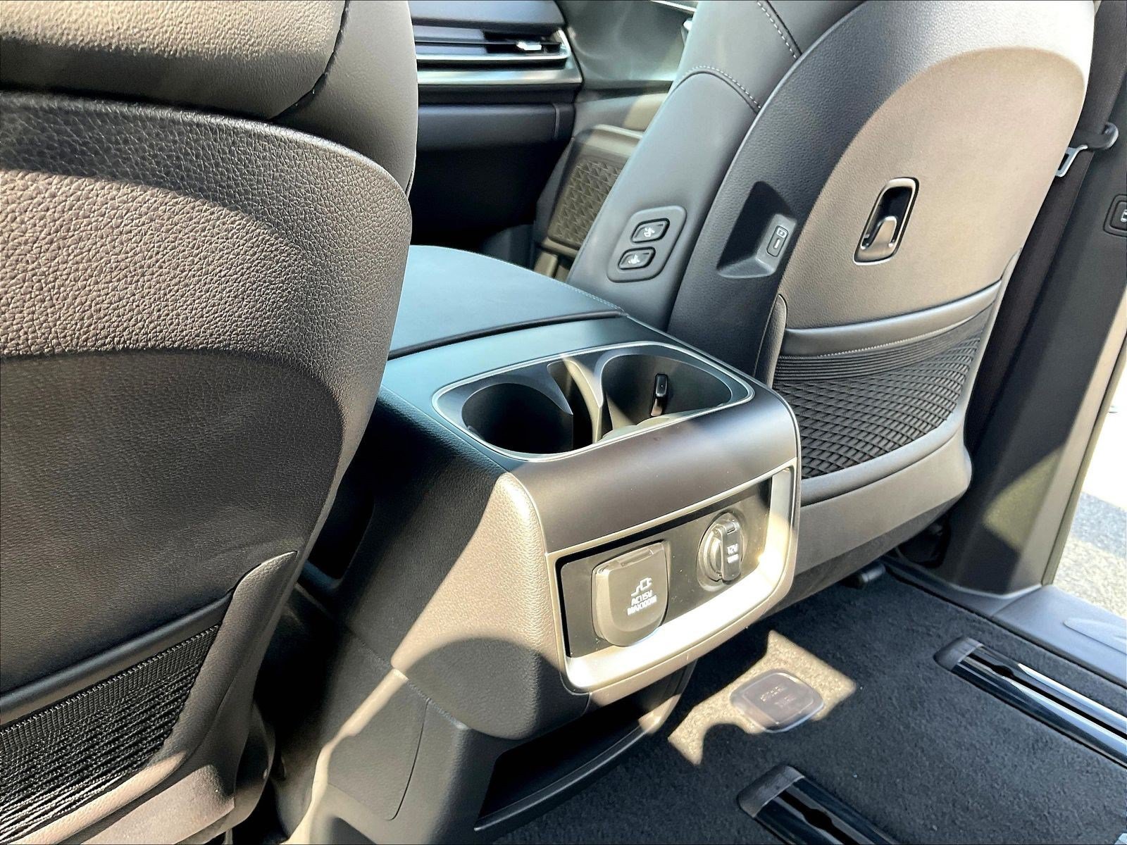New 2027 Kia Carnival SX w/ Dark Edition Package FWD image 27
