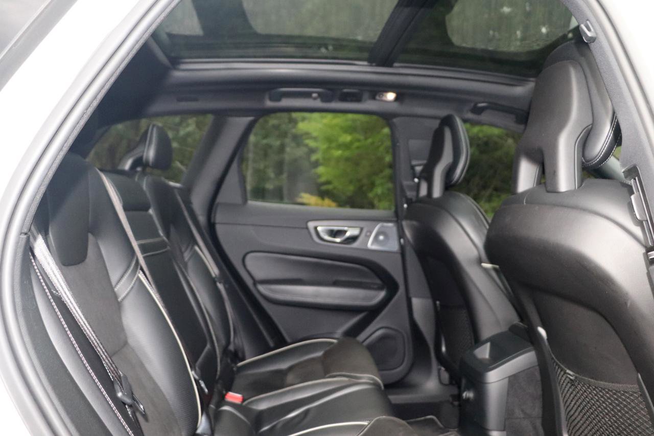 Used 2018 Volvo XC60 T8 R-Design w/ Convenience Package image 33