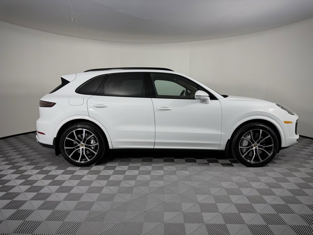Used 2022 Porsche Cayenne Turbo image 10