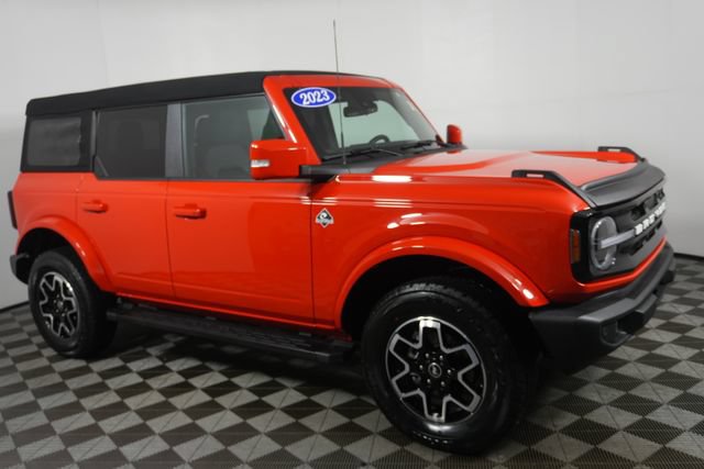 Used 2023 Ford Bronco Outer Banks AWD/4WD image 1