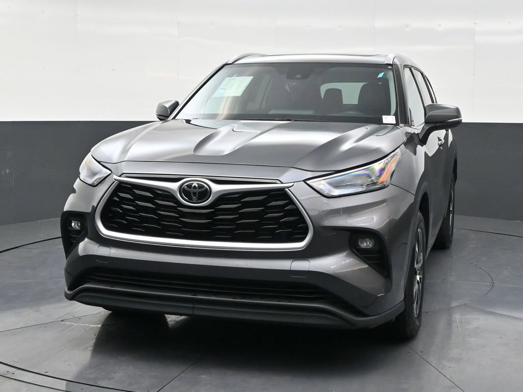 Used 2022 Toyota Highlander XLE FWD image 8