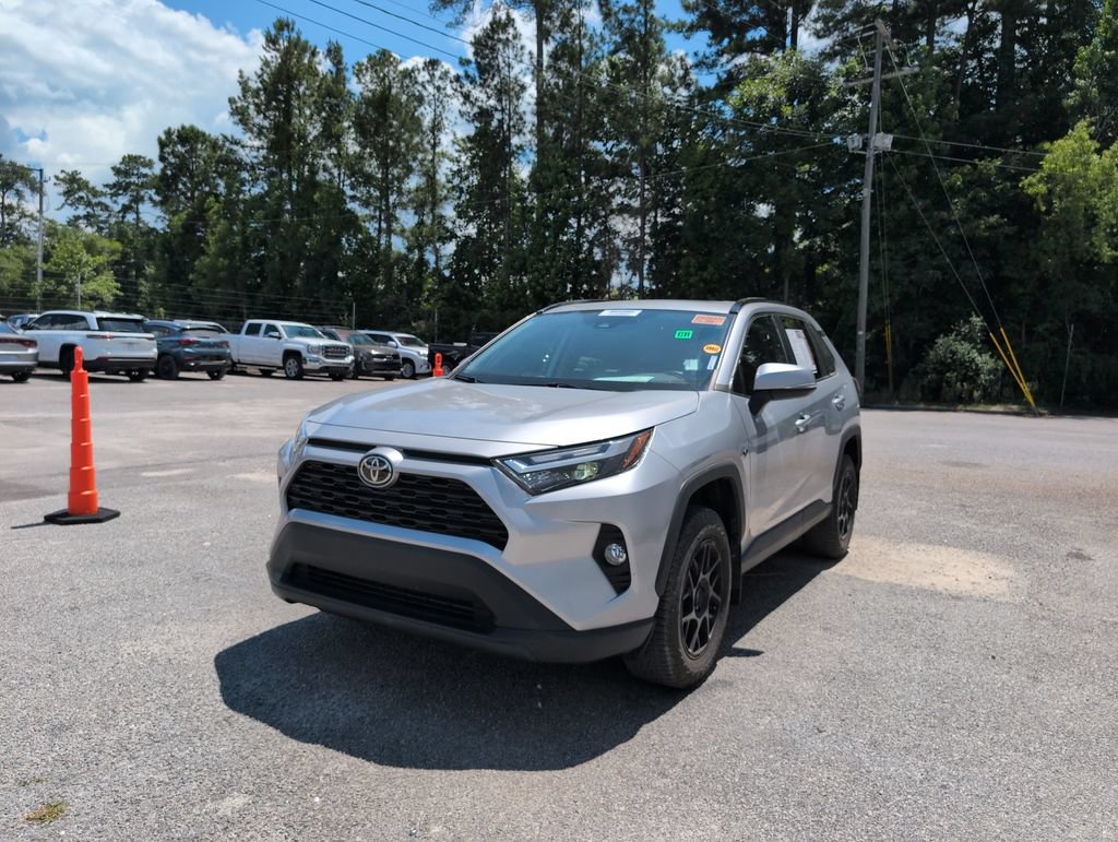 Used 2024 Toyota RAV4 XLE w/ Convenience Package FWD image 4