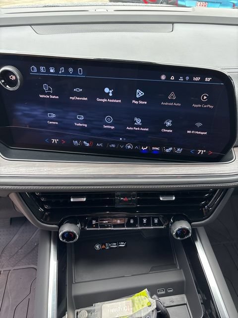 New 2026 Chevrolet Suburban Premier w/ Sun And Tow Package AWD/4WD image 17