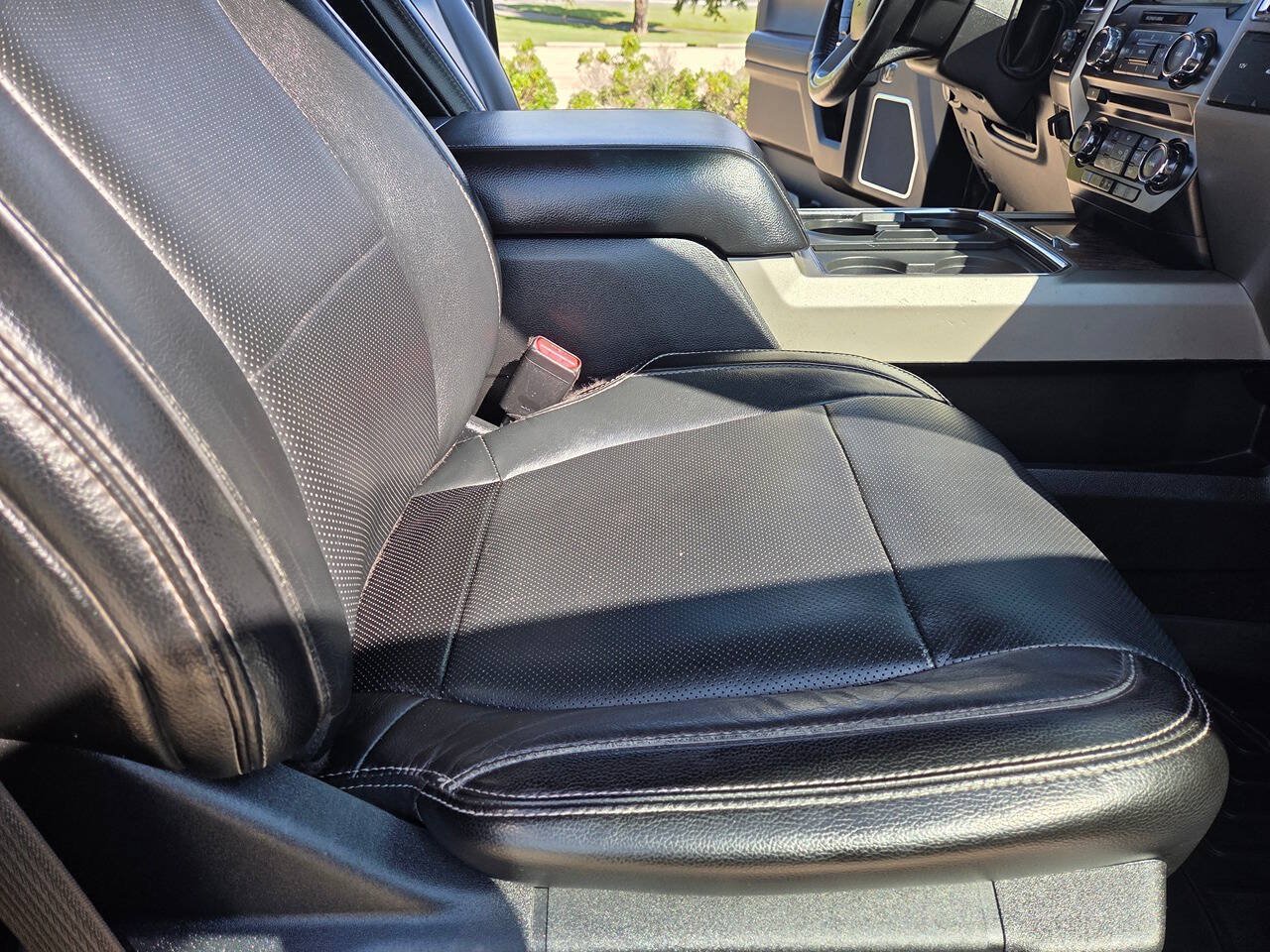 Used 2017 Ford F350 Lariat w/ Lariat Ultimate Package AWD/4WD image 11