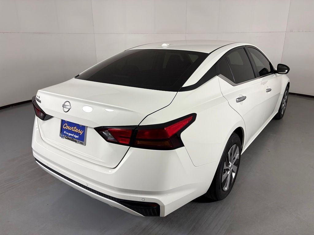 Used 2025 Nissan Altima 2.5 S FWD image 8