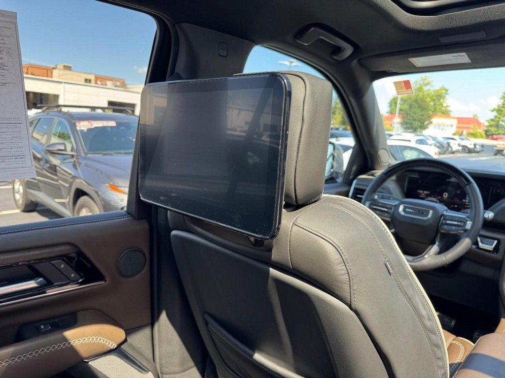 Used 2026 GMC Yukon Denali Ultimate AWD/4WD image 13