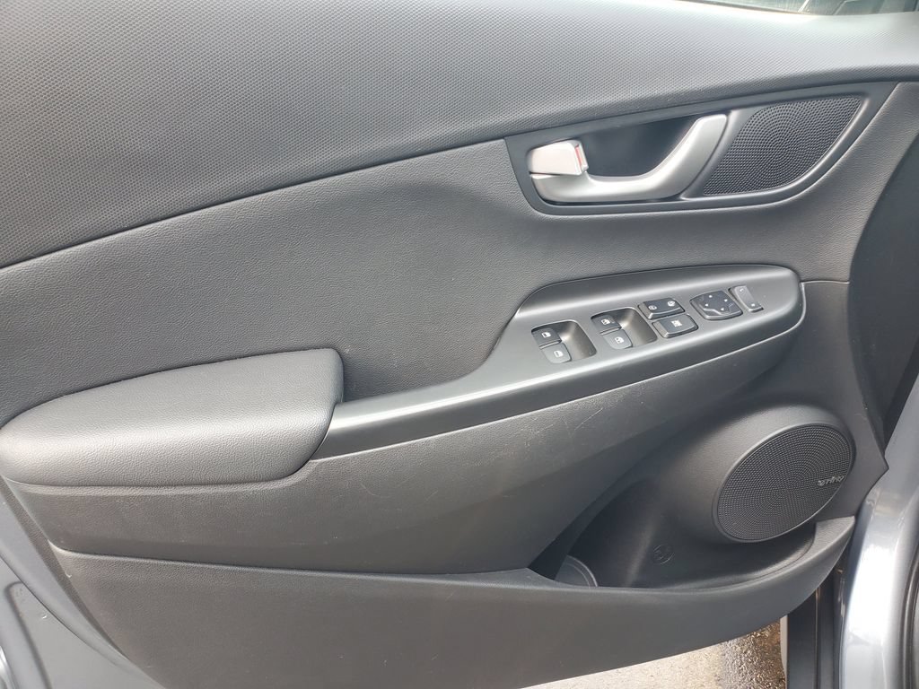 Used 2021 Hyundai Kona Limited FWD image 8