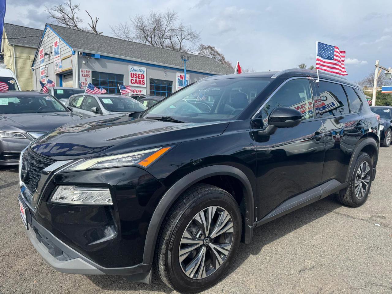 Used 2021 Nissan Rogue SV w/ Premium Package image 3