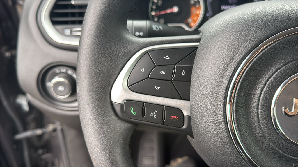 Used 2018 Jeep Renegade Latitude w/ Popular Equipment Group AWD/4WD image 18