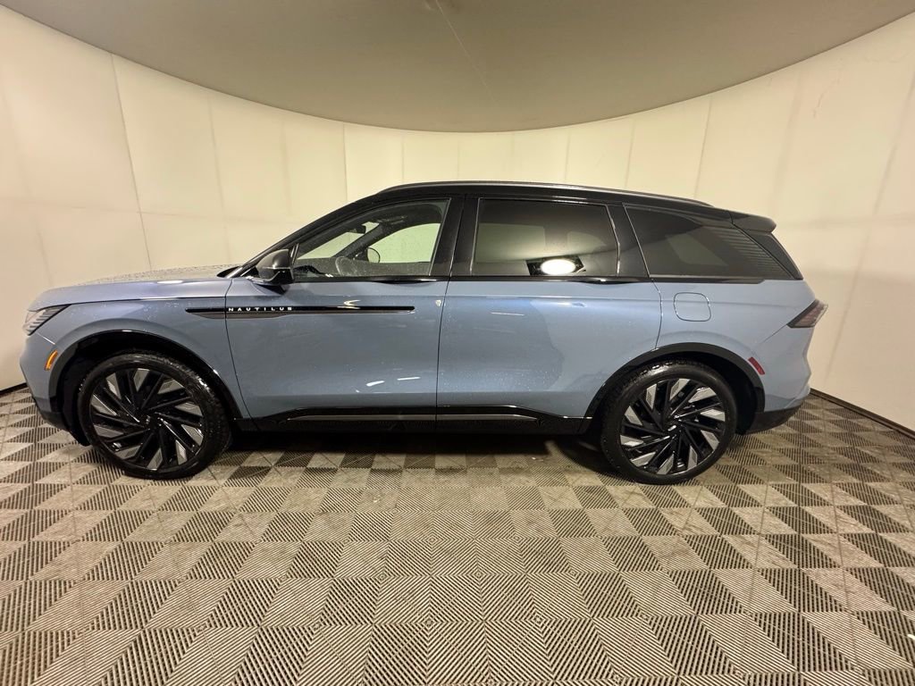 New 2025 Lincoln Nautilus Reserve w/ Jet Appearance Package AWD/4WD image 2