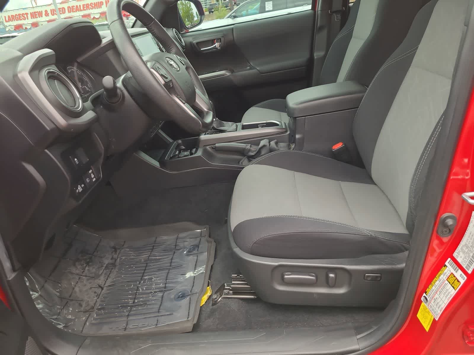Used 2022 Toyota Tacoma TRD Off-Road w/ Technology Package image 19