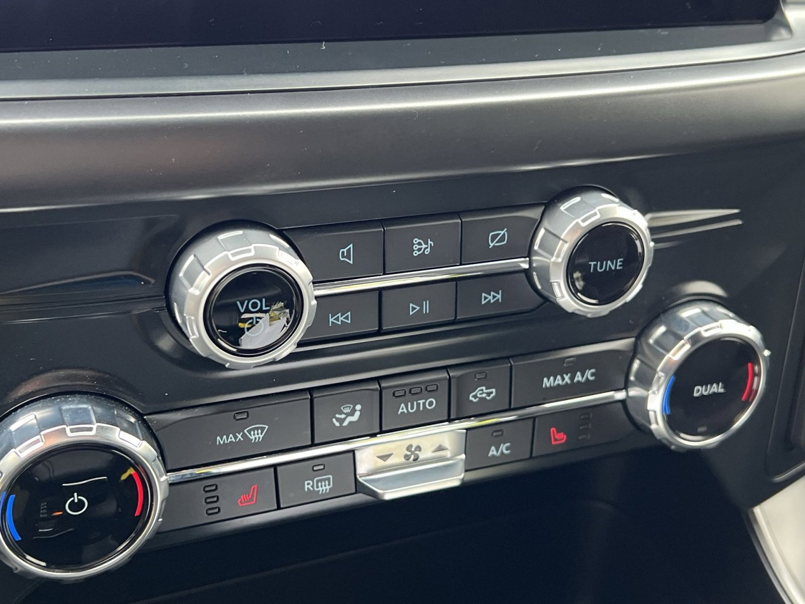 Used 2024 Ford F150 XLT w/ Equipment Group 302A MID image 15