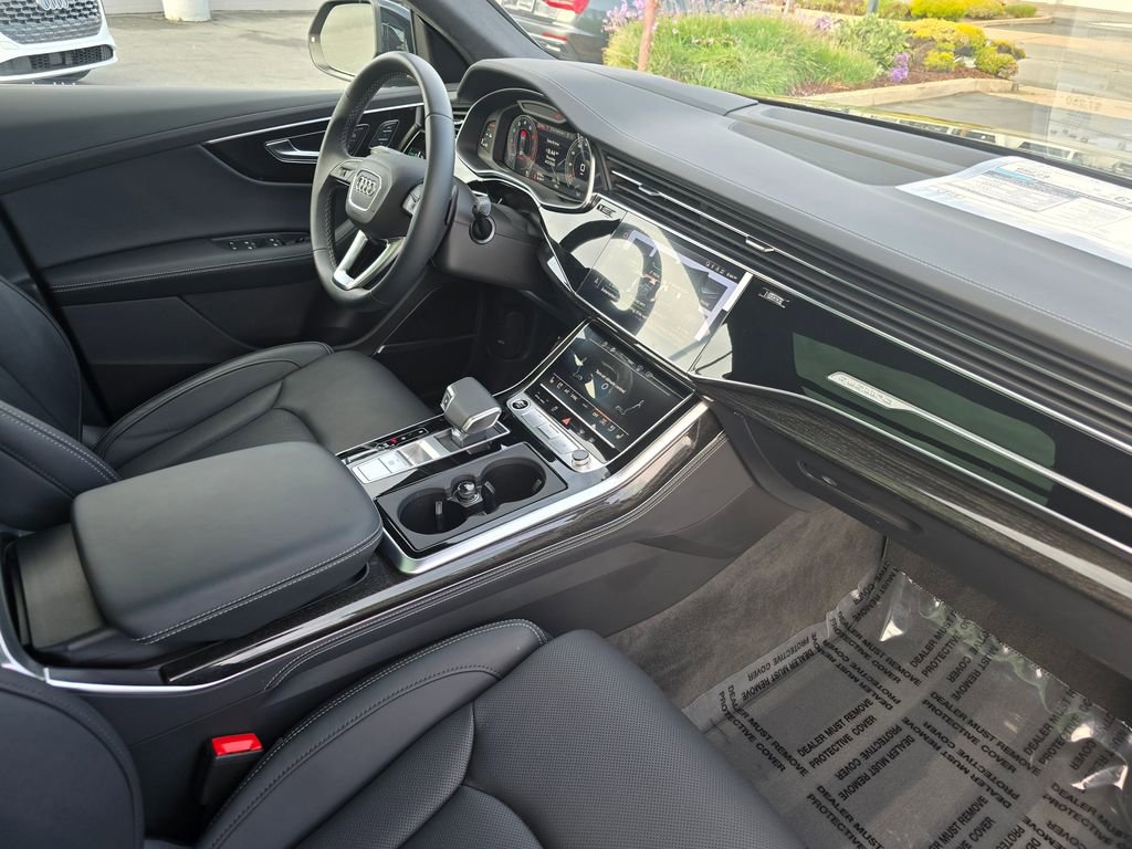 Used 2025 Audi Q8 Prestige w/ Prestige Package image 14