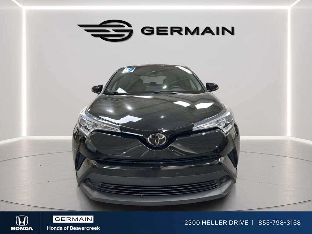 Used 2019 Toyota C-HR XLE FWD image 3