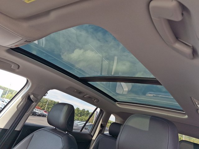 Used 2023 Volkswagen Tiguan SE w/ Panoramic Sunroof Package AWD/4WD image 21