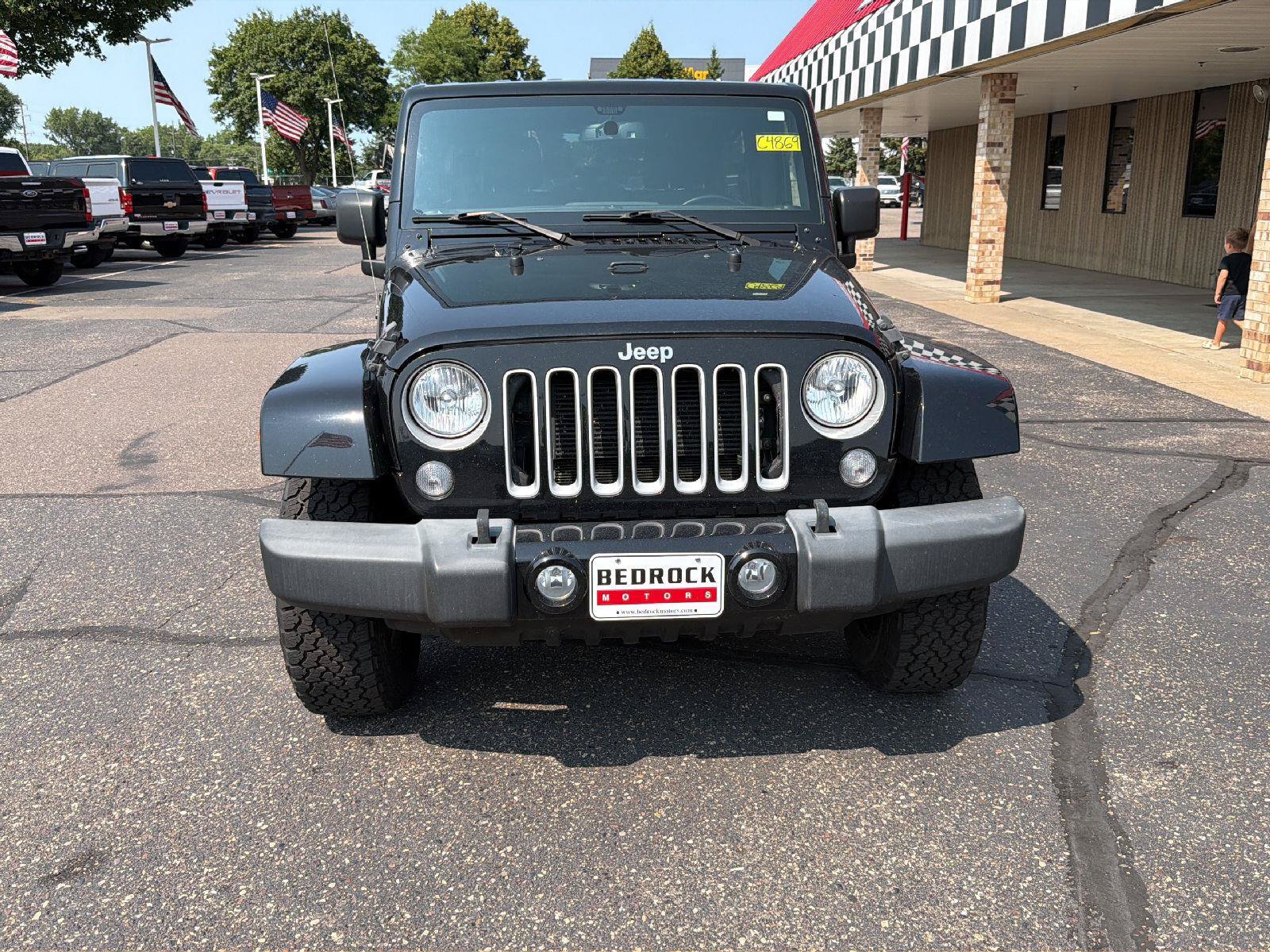 Used 2018 Jeep Wrangler Unlimited Sahara w/ Connectivity Group AWD/4WD image 2