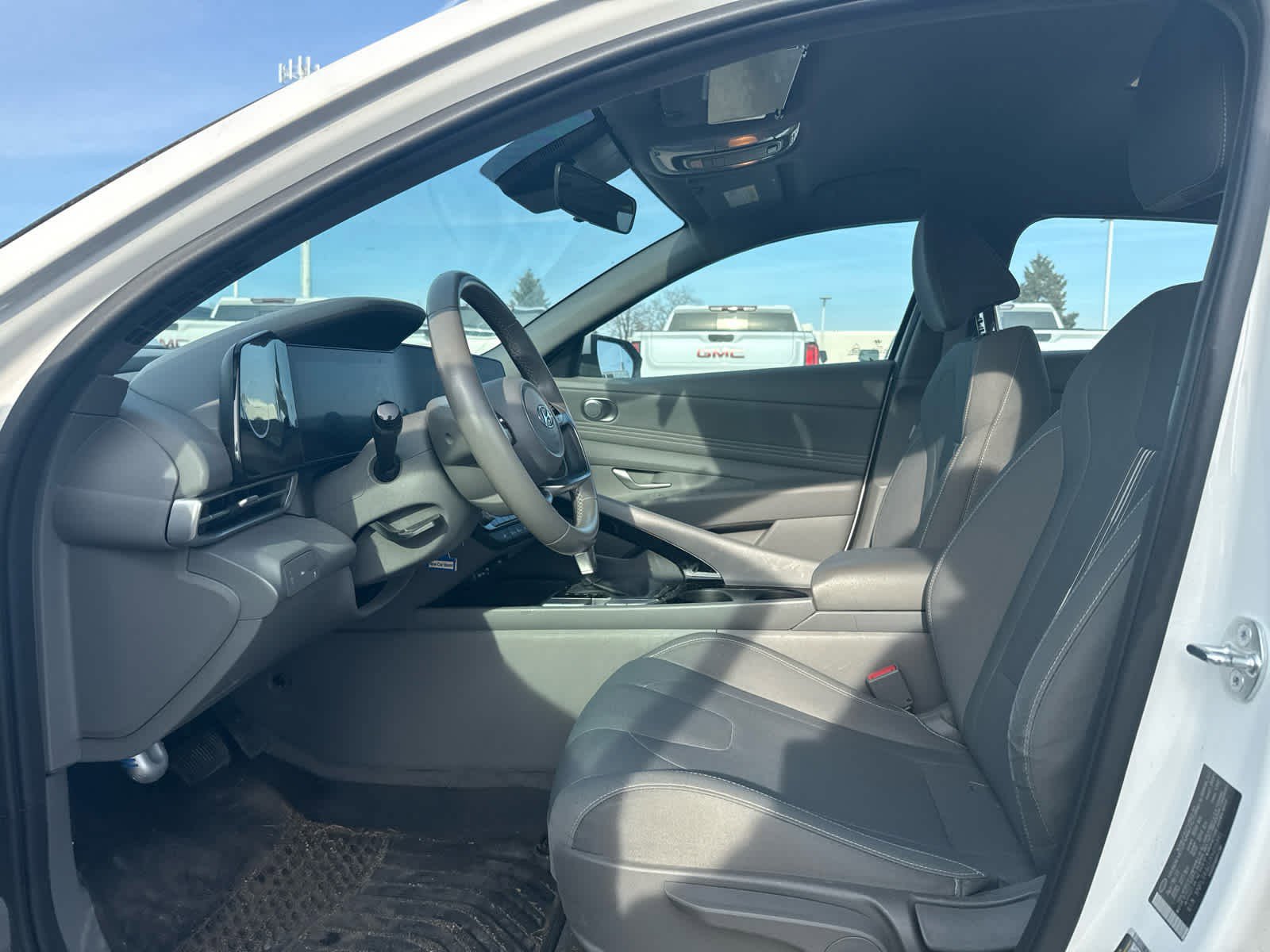 Used 2023 Hyundai Elantra SEL w/ Convenience Package image 5