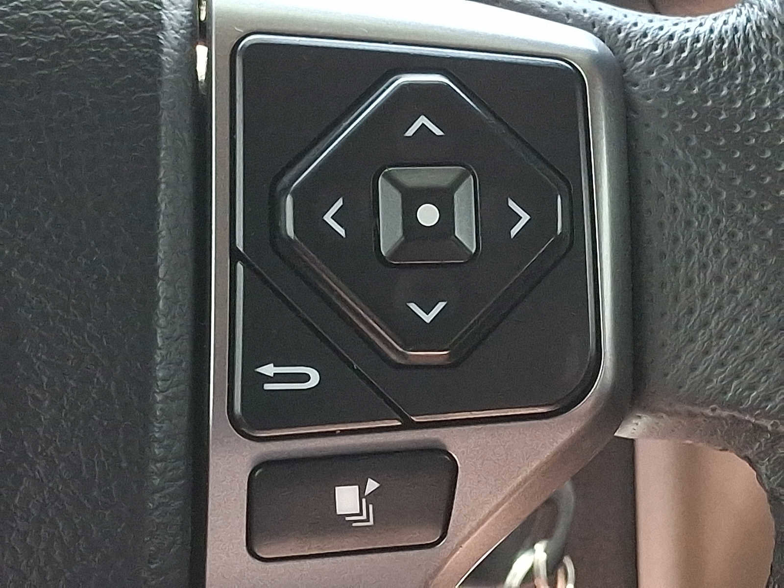 Used 2020 Toyota Tacoma SR5 image 22