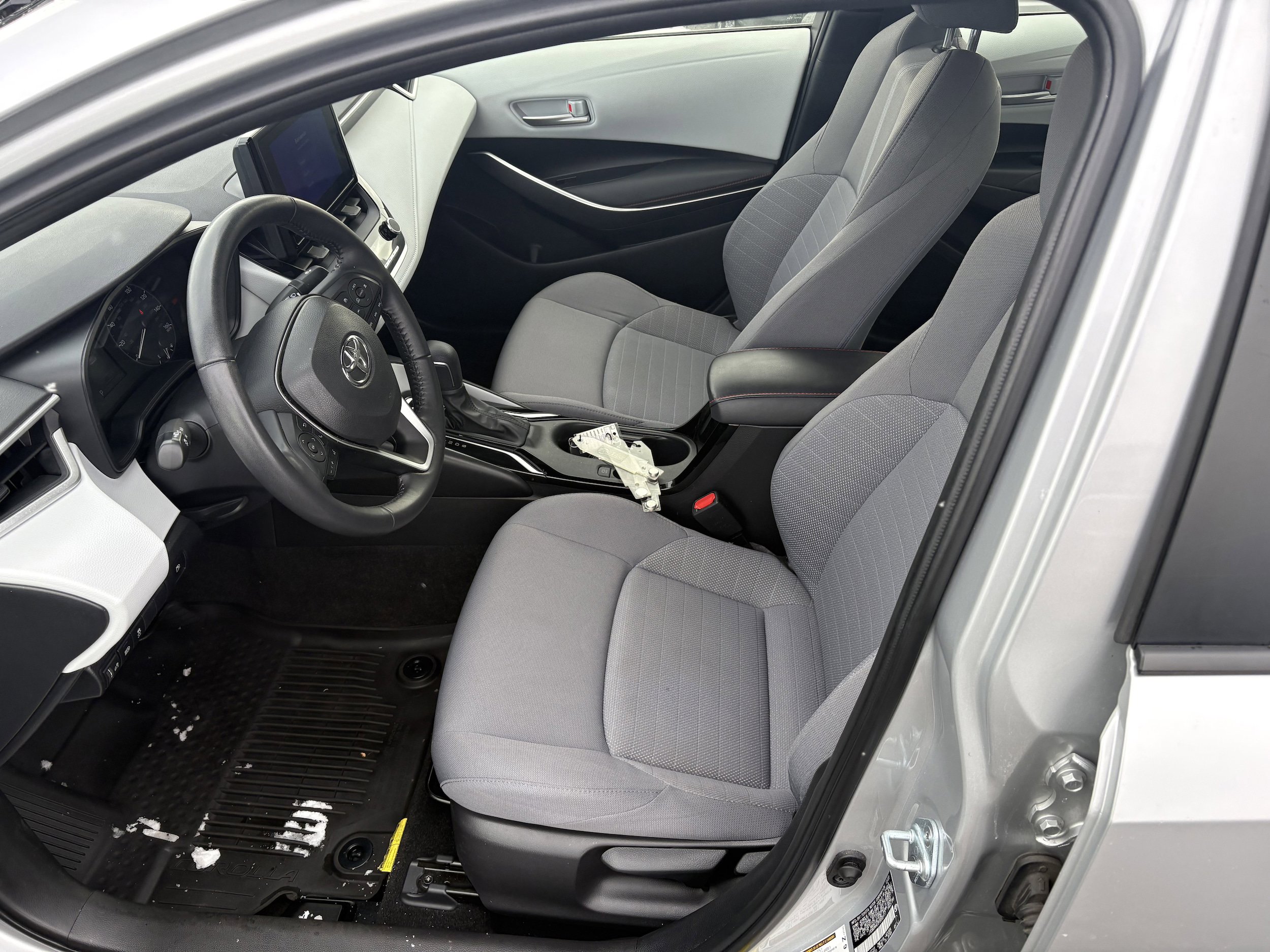 Used 2023 Toyota Corolla SE AWD/4WD image 3