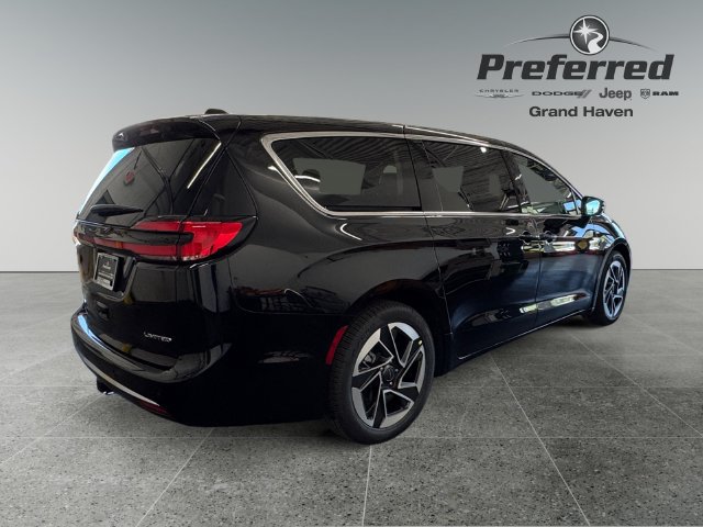 New 2027 Chrysler Pacifica Limited w/ Trailer Tow Group FWD image 21