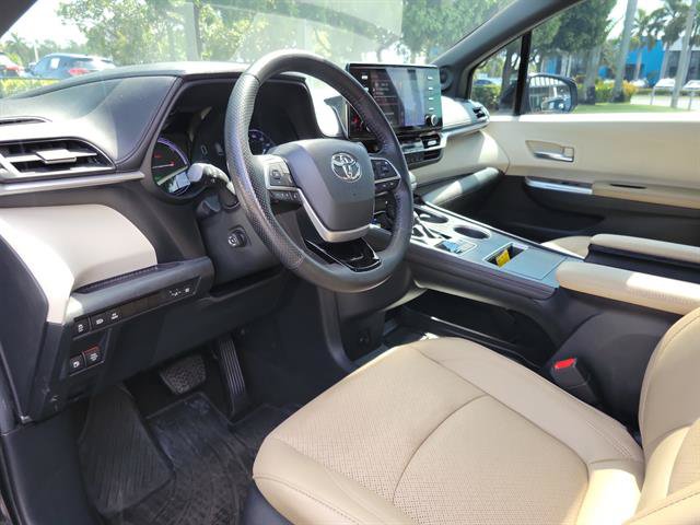 Used 2023 Toyota Sienna Limited FWD image 14