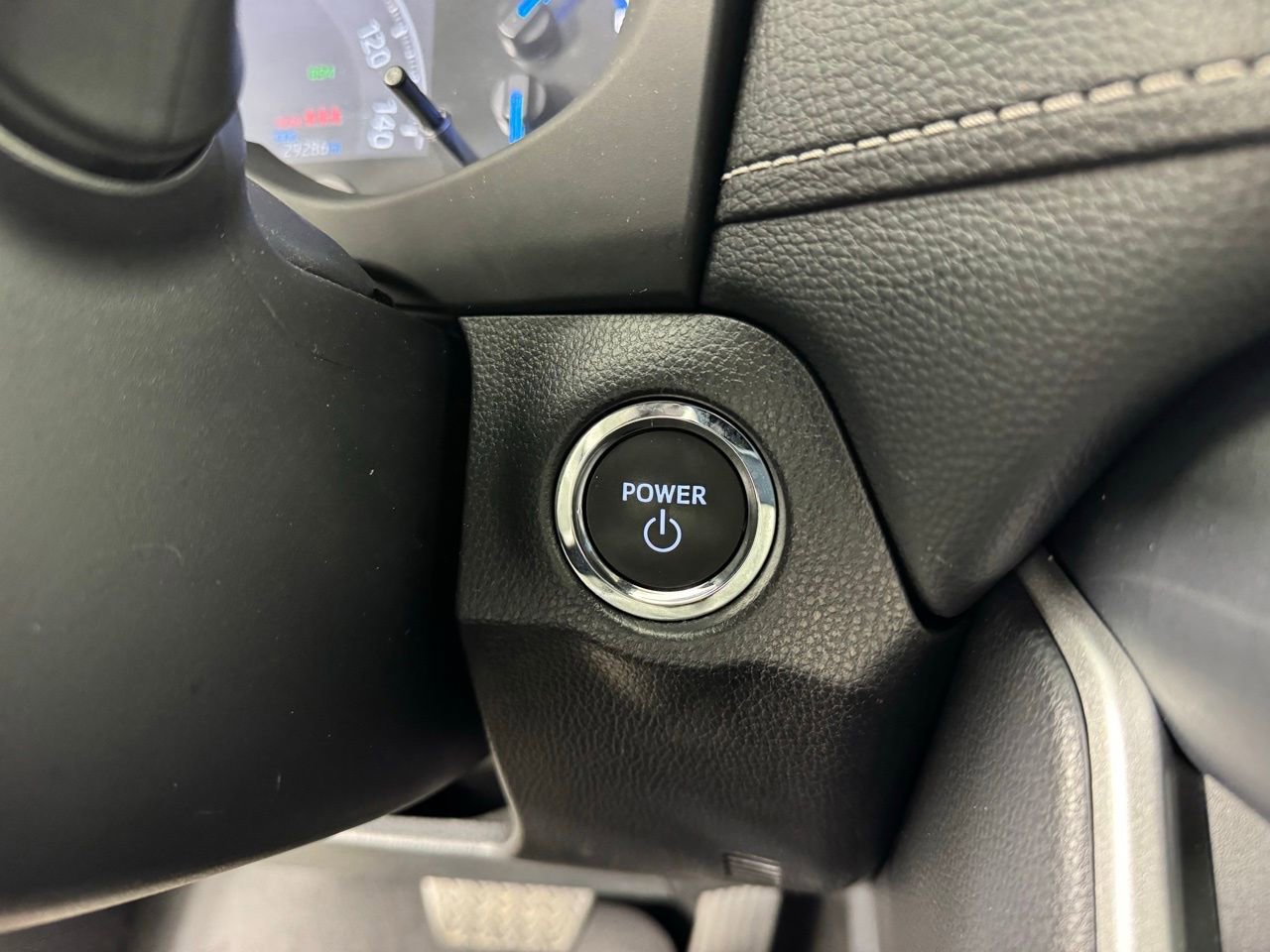 Used 2025 Toyota RAV4 XLE AWD/4WD image 20